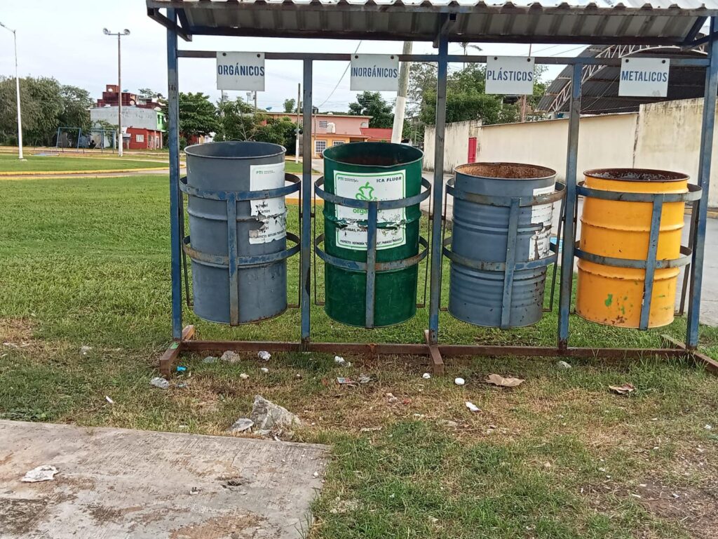 Cuadrillas De Áreas Verdes Continúan Laborando En El Trabajo De Mantenimiento Y Limpieza De Los Campos.