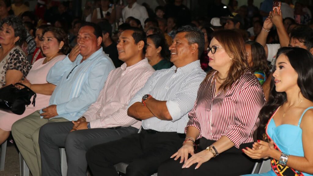 Esta noche, la magia de la Navidad se encendió en el Parque Central de Nacajuca